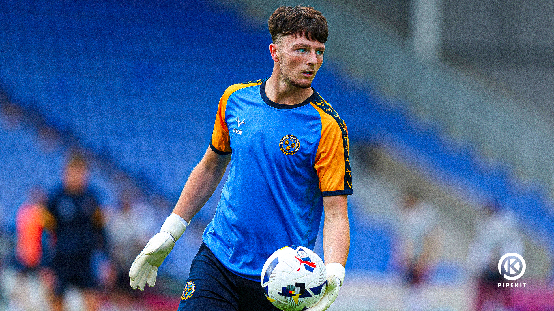Elyh Harrison returns to Manchester United