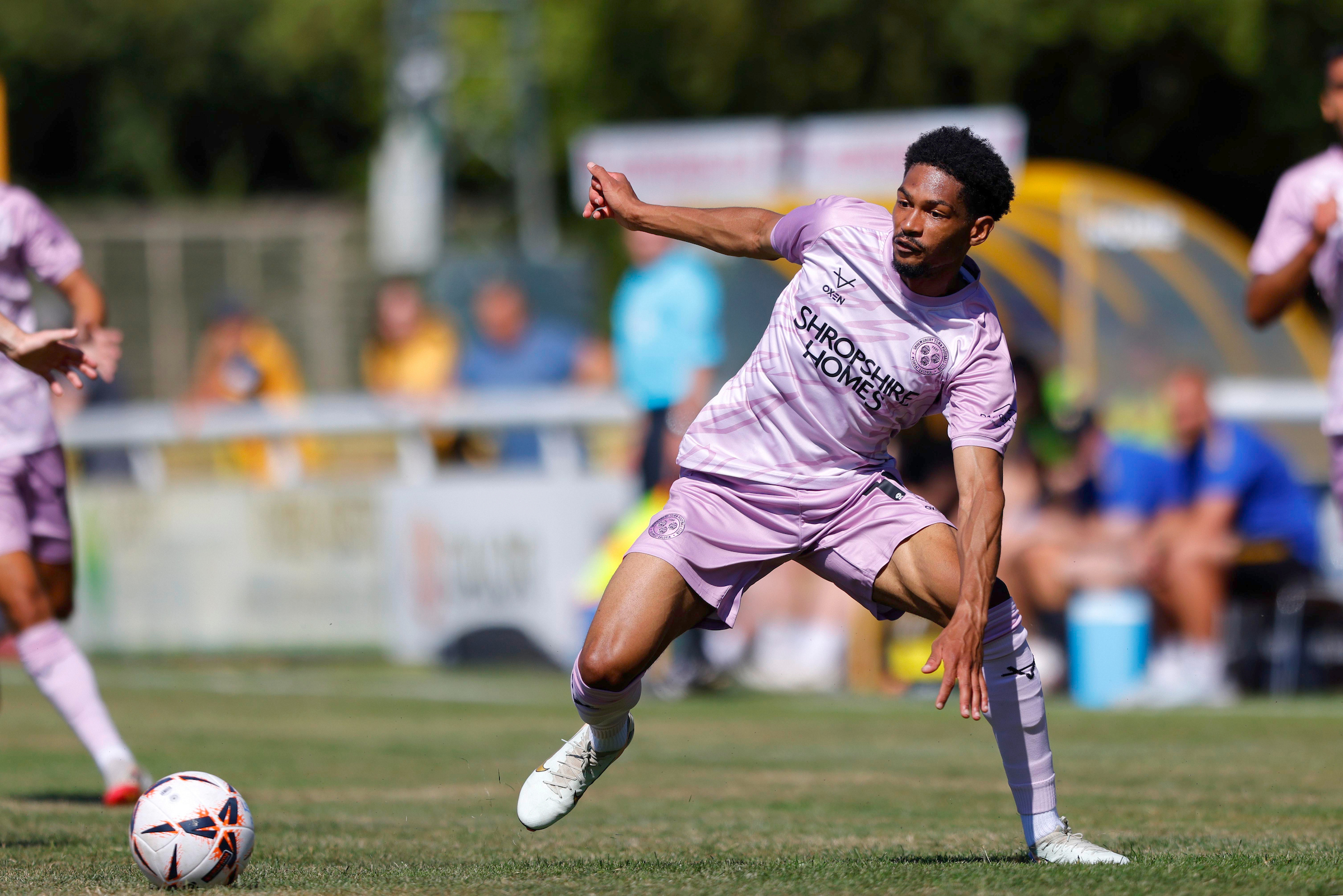Ricardo Dinanga heads out on loan